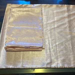 Set of two Kitsch satin pillowcases.